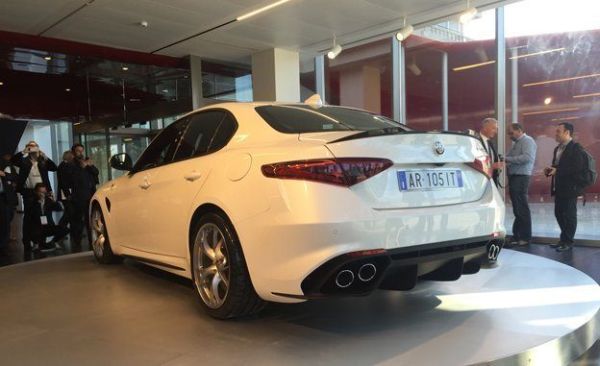 Alfa Romeo Giulia 2017 - Rear View