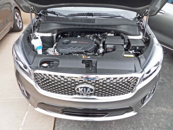 Kia-Sedona-2016-Engin