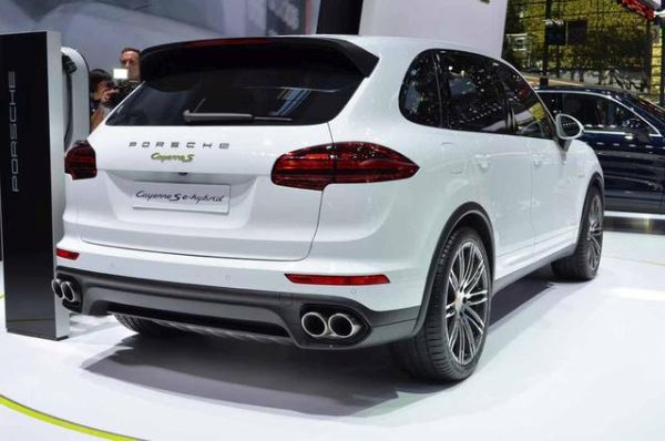 2015 - Porsche Cayenne S E-Hybrid Rear View