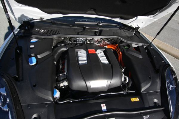 2015 - Porsche Cayenne S E-Hybrid Engine