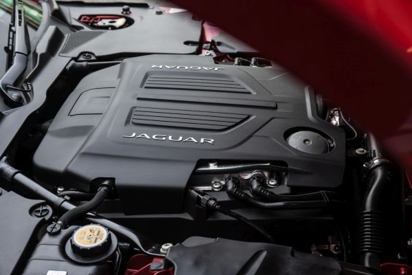 2016 - Jaguar F-TYPE R Engine