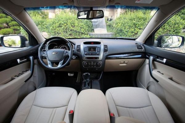 2015 - Kia Sorento Interior