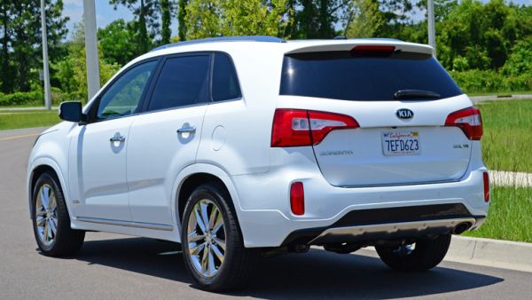 Rear View of 2015 - Kia Sorento