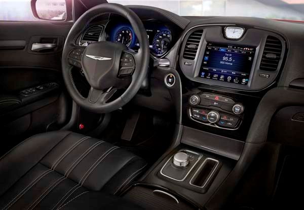 2015 - Chrysler 600 Interior