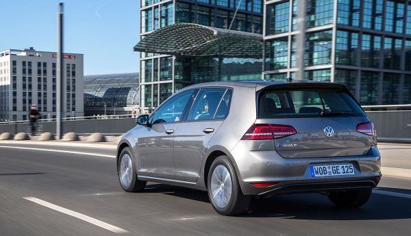 Volkswagen e-Golf 2015 Rear View