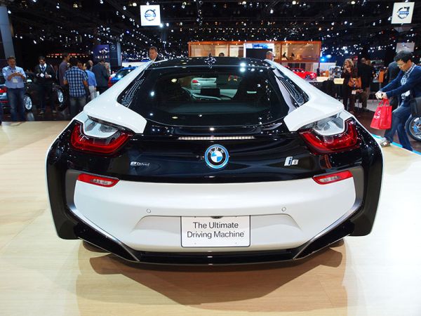 BMW i8 2015  Rear View