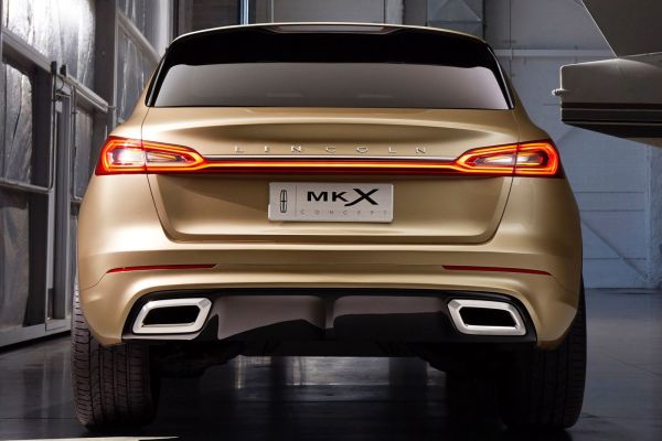 Rear View of 2016 Lincoln MKX