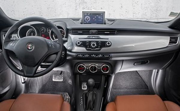 Alfa Romeo Giulia 2016 - Interior