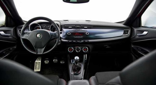 Alfa Romeo Giulia 2017 - Interior