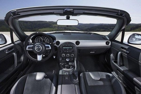 Mazda Miata MX-5 2015 - Interior