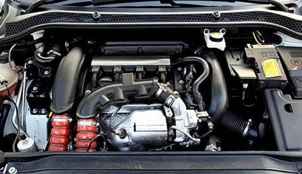 Peugeot 208 2016 - Engine