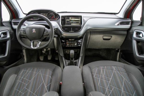 Peugeot 208 2016 - Interior