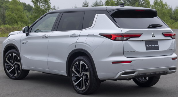 2022 Mitsubishi Outlander PHEV Hybrid SUV rear view