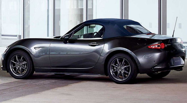 2022 Mazda MX-5 Miata side view