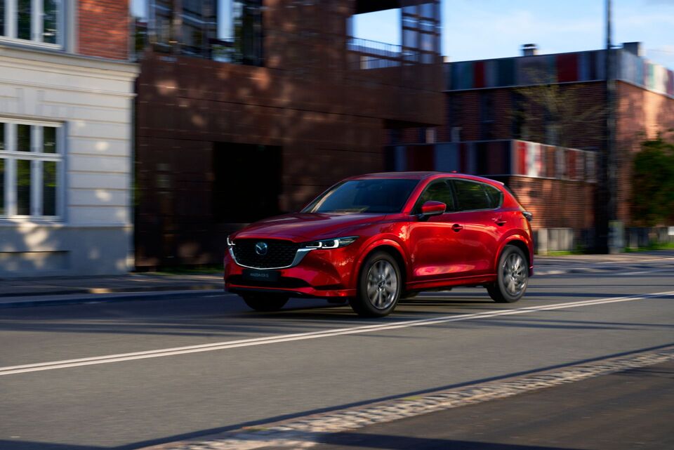 2022-Mazda-CX-5-fron-side-view red car awd