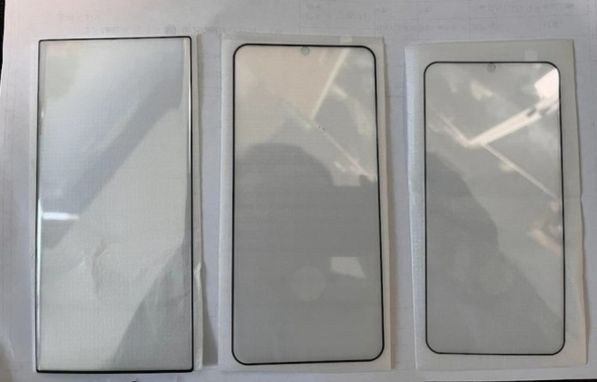 Leaked images of the Samsung Galaxy S22 screen protector hint at the screen design