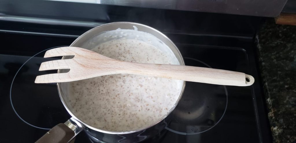 Wooden spatula to Stop Milk Boiling Over (source AZ World News)